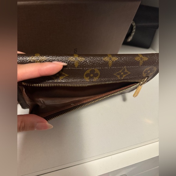 LOUIS VUITTON
Monogram Canvas Eugenie Wallet USED - Picture 3 of 8
